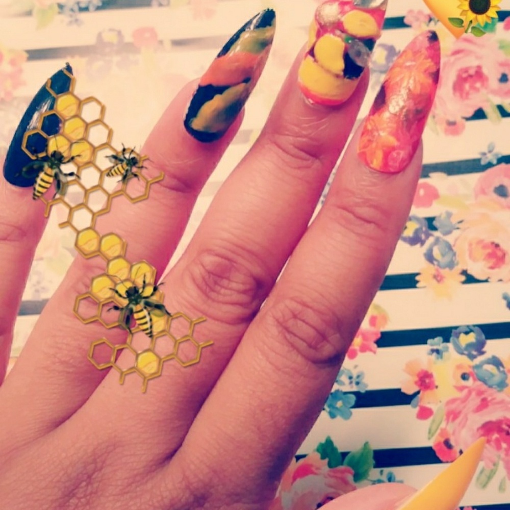 Fake nails - Picture 2 of 4